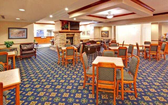 Holiday Inn Express Hotel & Suites Dickinson by IHG