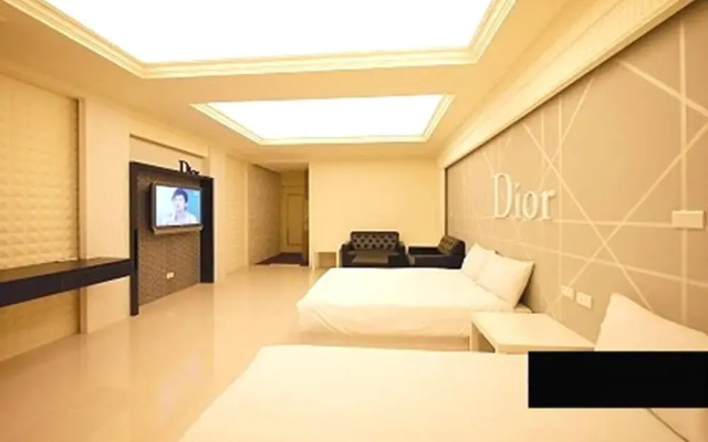 Paris Apartment Ii