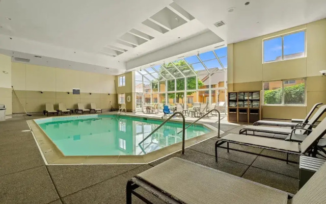 Chicago Club Inn Suites