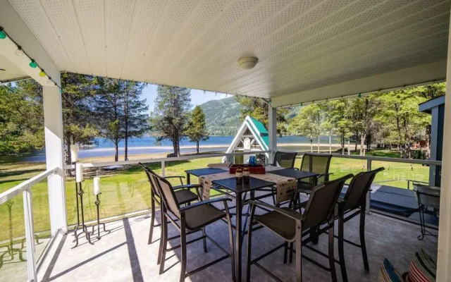 Lakeshore Boutique Inn Inc.