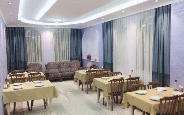 Sunny Hotel