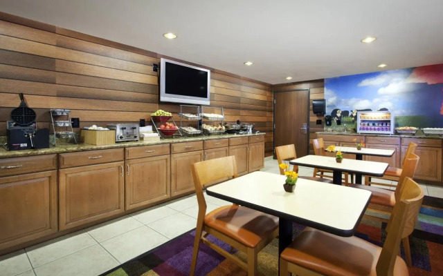 Comfort Inn & Suites Phoenix North / Deer Valley