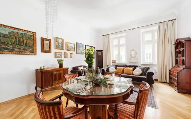 Cracovian Suite by Loft Affair