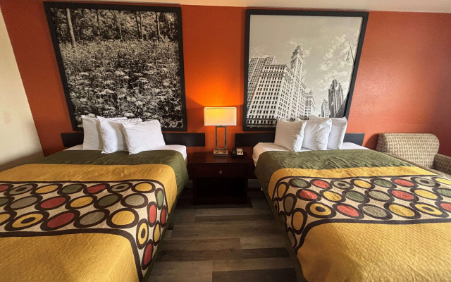 Super 8 by Wyndham Pontoon Beach IL/St. Louis MO Area