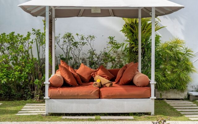 Serene 4br Seminyak Villa with Tropical