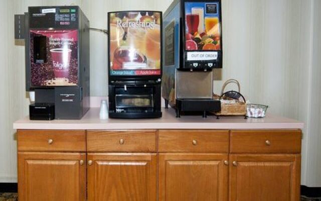 Howard Johnson Inn - Commack