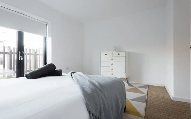 The Cliffside Loft - Distinctly Modern 3BDR Riverside Home