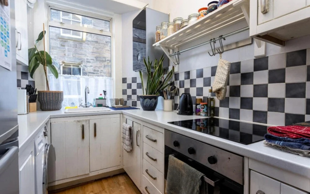 Modern and Jazzy 2 Bedroom House in Edinburgh