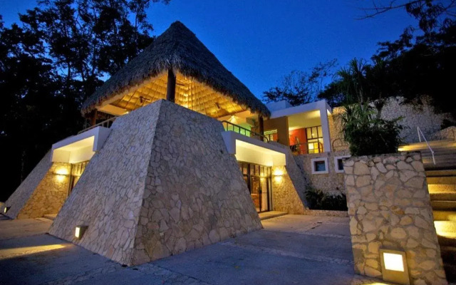 Hotel Camino Real Tikal