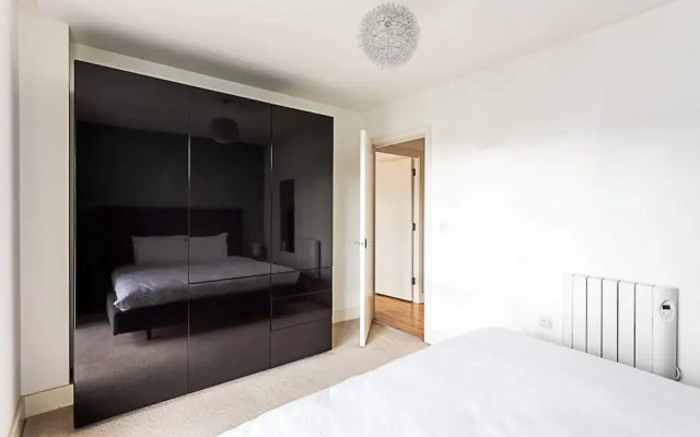 City-Close 1-Bed Apartment near Tower Hill