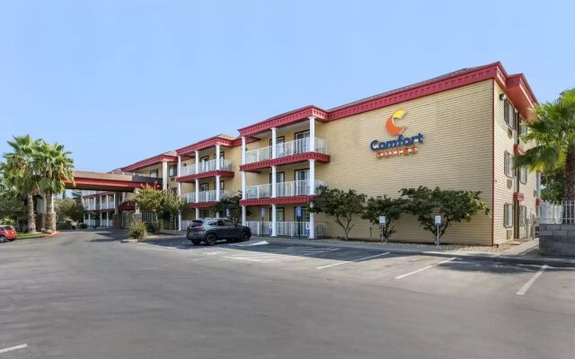 Comfort Suites Red Bluff near I-5