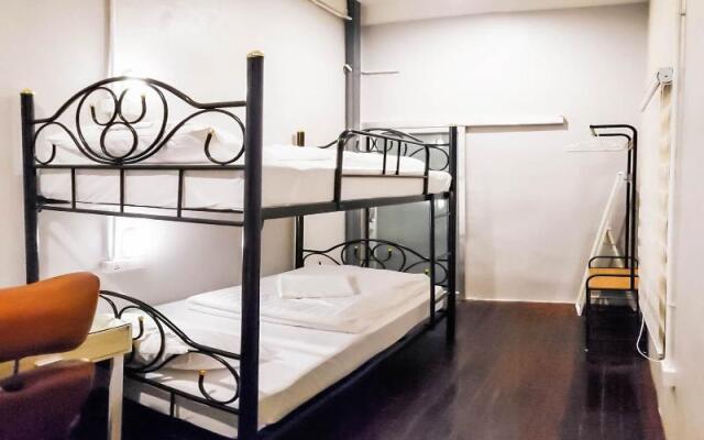 Lemon Siam Hostel by OYO Rooms