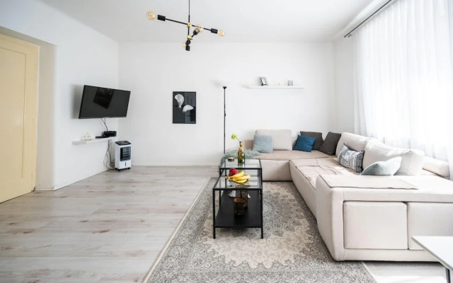 Modern 1bdr Apartment Near City Center