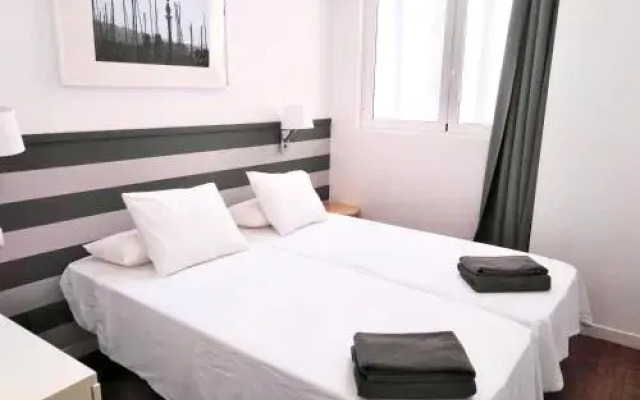 Stylish Modern Gracia Apartment 2A