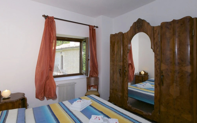 Vintage Cottage in Roccamorice with Garden