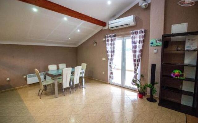 Apartments Lores