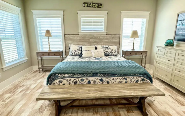 Casa Bella 5 Bedroom Home by RedAwning