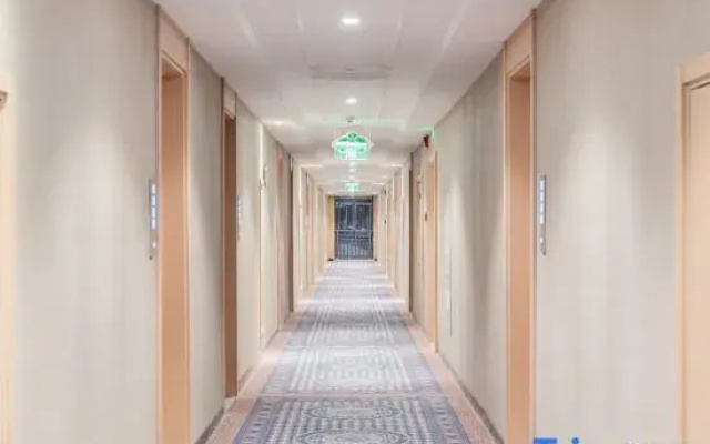 Vienna Hotel (Zhenjiang Railway Station, Xijin Ferry)