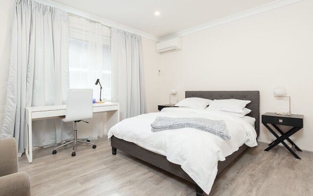 Comfy & Convenient Homebush West