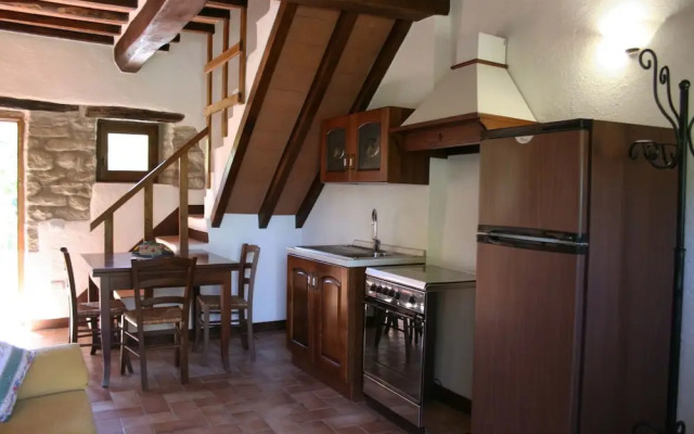 Stunning private villa with private pool, WIFI, TV, pets allowed and parking, close to Cortona