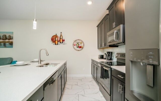 1566plunker 4 Bedroom Townhouse by RedAwning