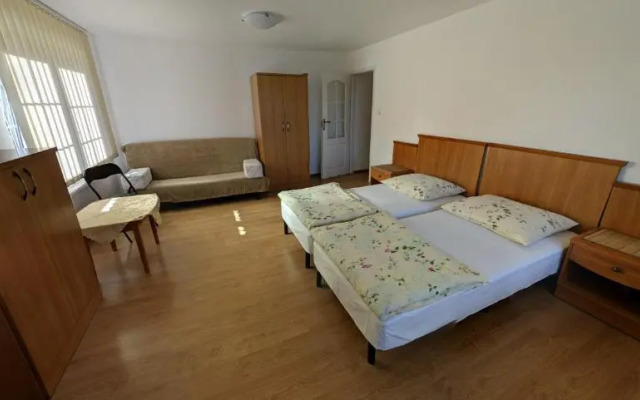 Pokoje Gościnne - Leśna 8