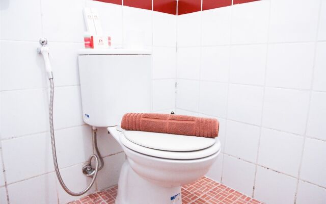 Pool View 2BR Mutiara Bekasi Apartment By Travelio