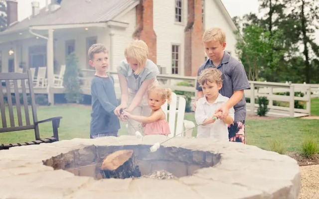 The Historic Hill House and Farm