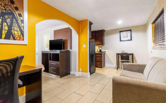 Rodeway Inn & Suites Houston near Medical Center
