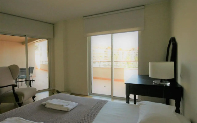 Modern Apartment in Luxurious Condominium