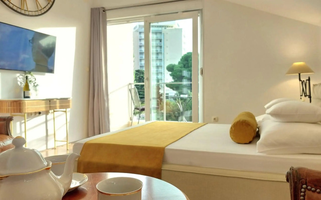 Refresh Boutique Apartments