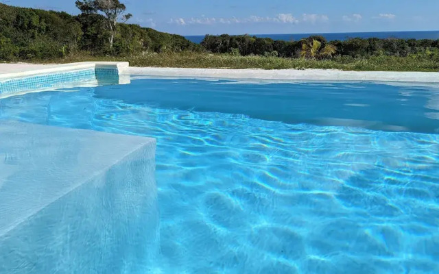 Paradise Cove: Oceanfront Haven With Infinity Pool