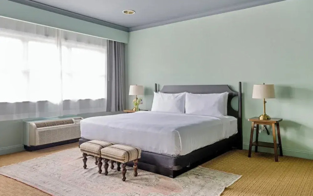 The Harbor Front Inn