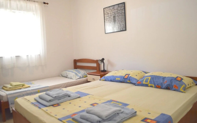 Nearby Beach, Apartment Leda In Center