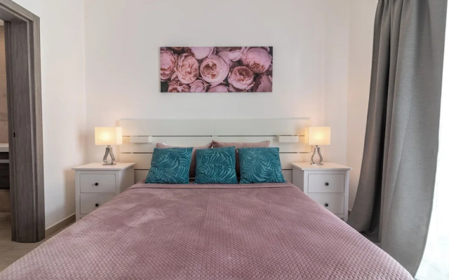 Modern 2BR Apartment - Paseo del Mar
