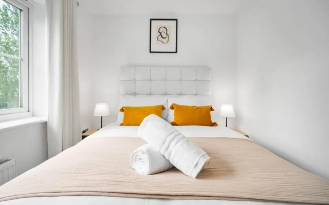 Cute Modern Mews Home in Oldbury
