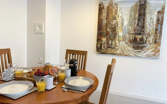 Apartment Next to Victoria Station