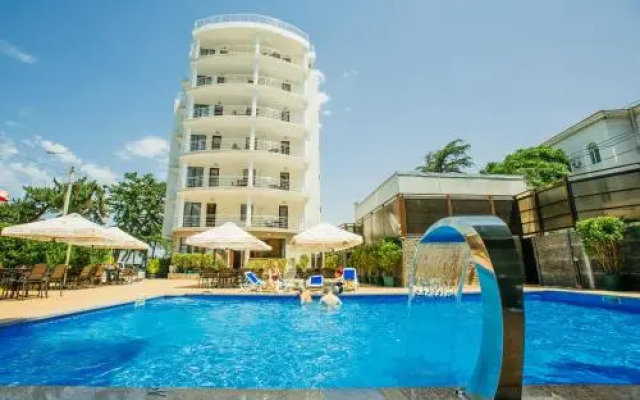 Lola House