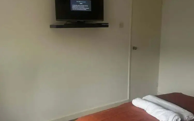 Spacious 2BR House With Sofa Bed & Parkin