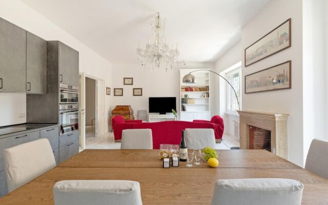 Bright And Spacious Family Apartment In Parioli