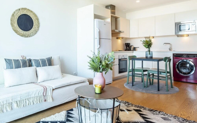 Modern Flat With Balcony Near Uniq Istanbul