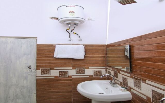 OYO 12338 Hotel Venus Inn