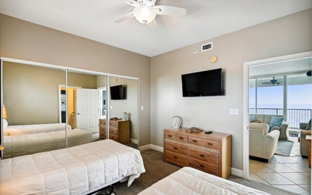 Oceania 705 3 Bedroom Condo by RedAwning