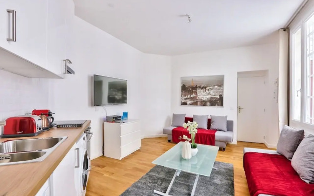 58 - Studio Design Eiffel Tower