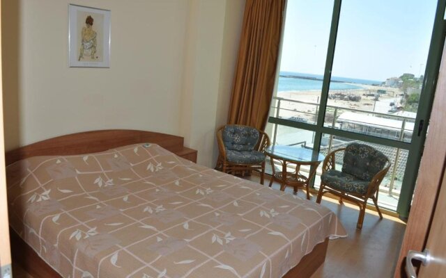 ON THE BEACH APARTMENTS Kabakum