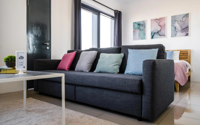 MUJI B&W Studio - Seaview at 218 Tropicana NEAR Komtar Food Heaven Heritage with Netflix – Guest Rooms – George Town