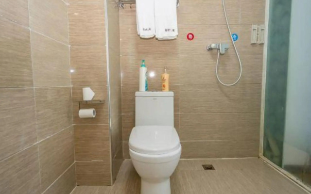 Qingcheng Jushang Yite Hotel (Peace Park Subway Station)