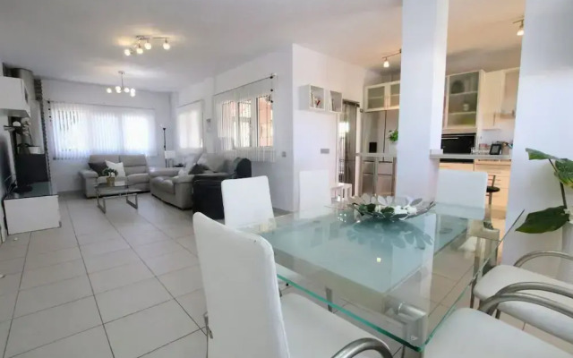 Tess Villa Andalusian Sun