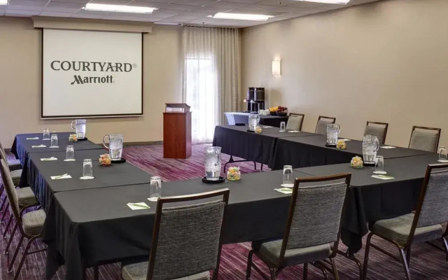 Courtyard by Marriott Milwaukee Brookfield