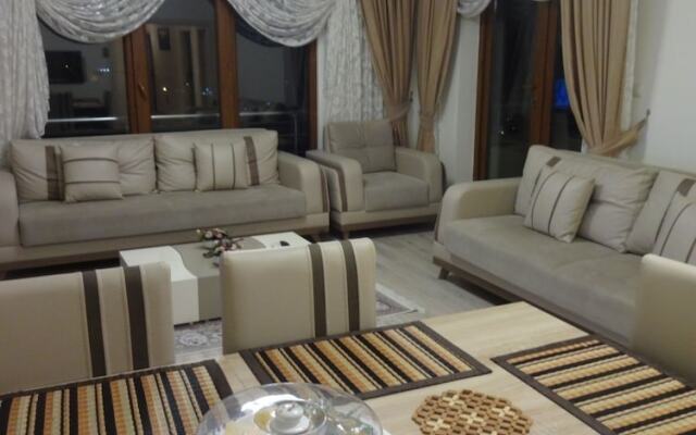 Luxerious Three Bedroom Apartment